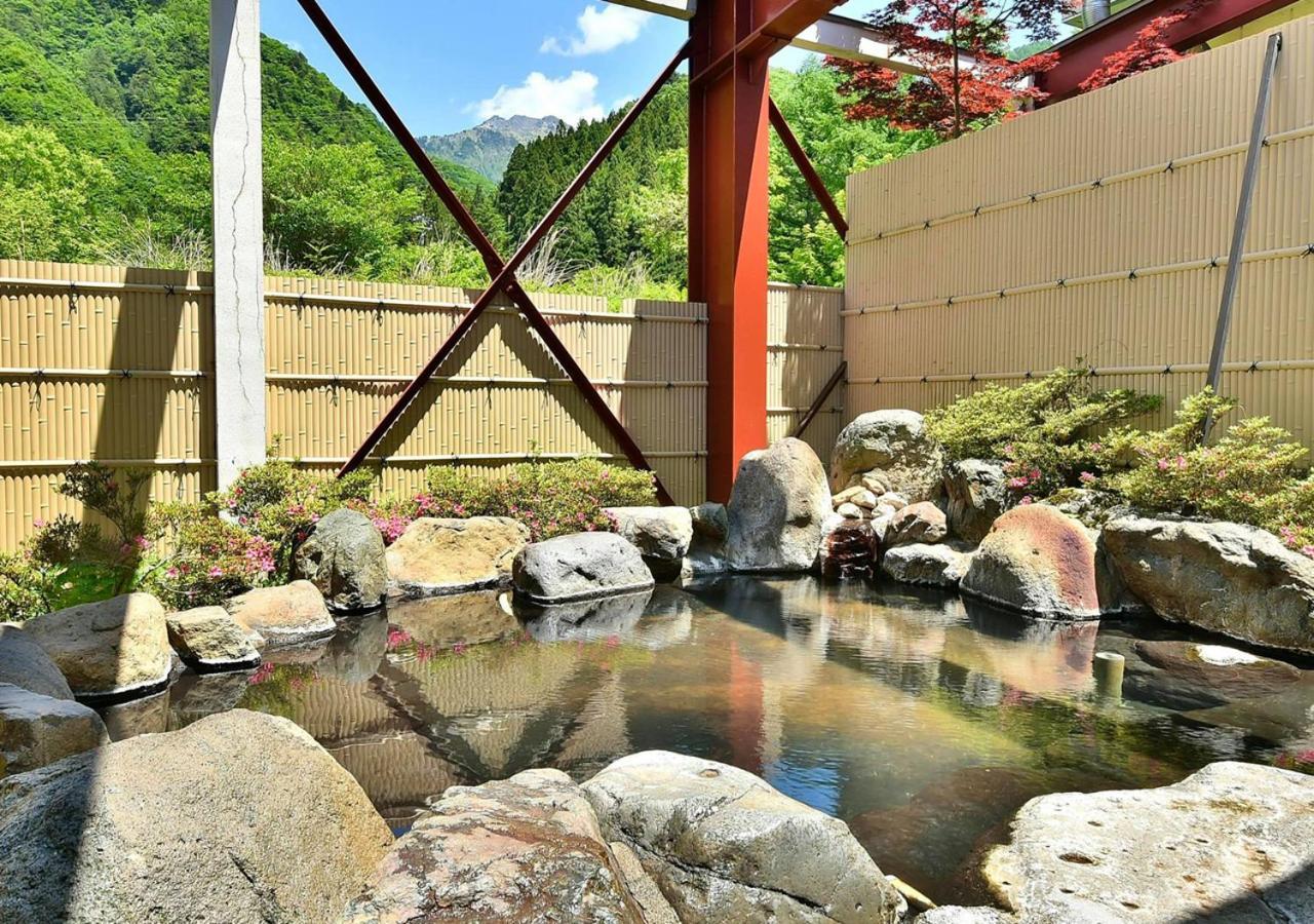 Hotel 筋肉と自然と遊ぶ宿 田島館 Takayama  Exterior foto